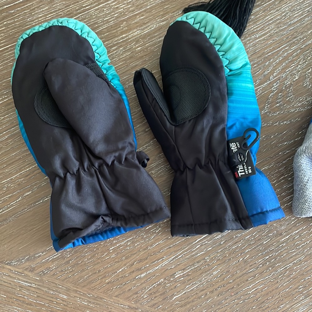 Toddler winter hats & gloves - Picture 6 of 9